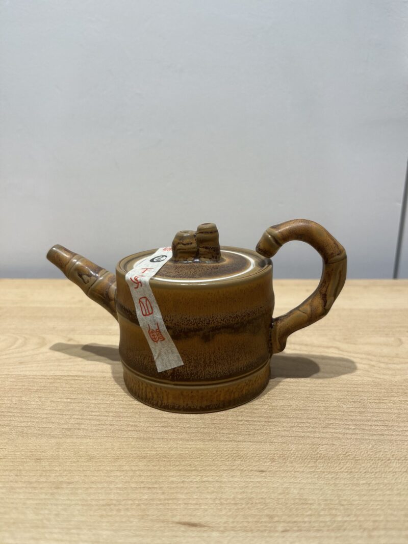 TETERA PORCELANA CON BORDES Y ESQUINAS 棱角单壶